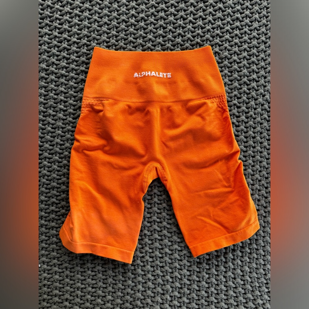 Alphalete Women Activewear Shorts X Small Orange Biker Mid Rise Logo 7.5" Inseam